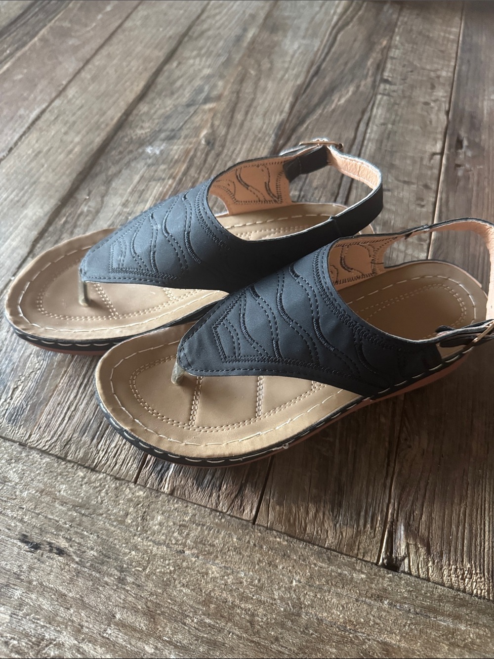 Black Slingback Thong Sandals with Cushioned Tan Footbed